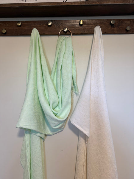 Snuggle Blend 242 (pale lime. Scroll for comparison photos)